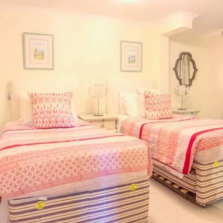 Sleeps 8 With Pool Air Con And Wifi Quinta do Lago