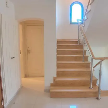 Sleeps 8 With Pool Air Con And Wifi Willa *