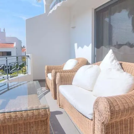 Willa Sleeps 8 With Pool Air Con And Wifi