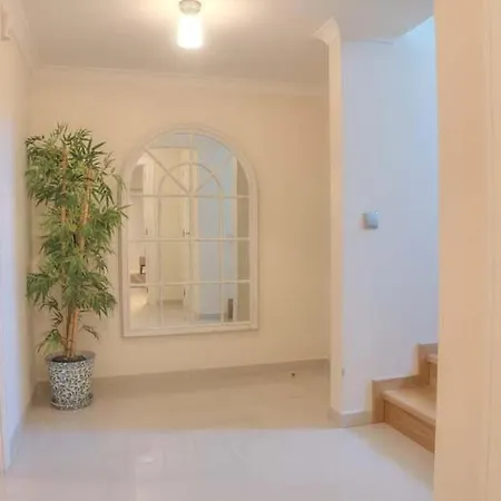 Sleeps 8 With Pool Air Con And Wifi Villa