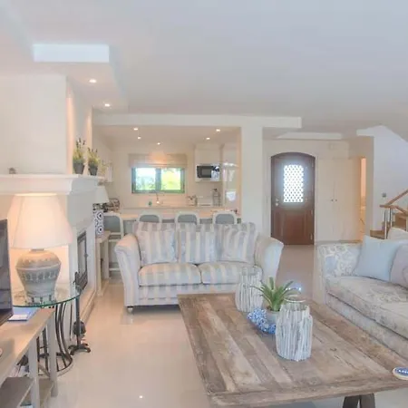 Sleeps 8 With Pool Air Con And Wifi Quinta do Lago